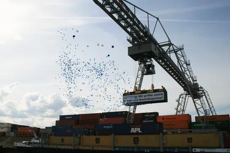 Contargo-Terminal Koblenz feiert Einweihung einer zweiten Containerbrücke Bild: Contargo-Terminal Koblenz feiert Einweihung einer zweiten Containerbrücke