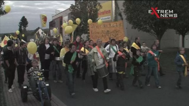 Bild: Atomkraftgegner nutzten Auftritt der Bundeskanzlerin Merkel in Alsfeld zur Überreichung einer Resolution