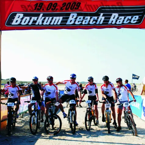 Bild: SONNE, STRAND UND KETTENFETT