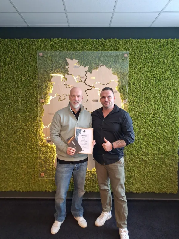 Fabian Ernst (links) mit EASYFITNESS Onboarding Manager Fabian Hartje.