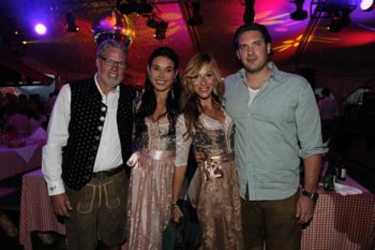 Heiner, Ella Kamps, Gülcan, Sebastian Kamps 11. Almrauschparty auf Rosi's Sonnbergstuben