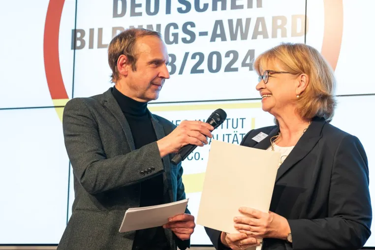 Bild: Deutscher Bildungs-Award 2023/2024 für bbw Hochschule 