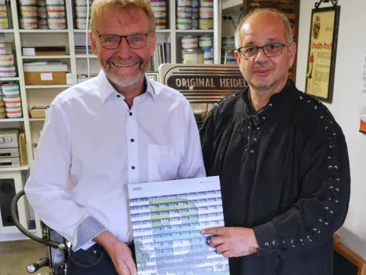 Bild: Hofgartenmanufaktur konzipiert handverlesenen Oldtimer Mercedes-Compagnon