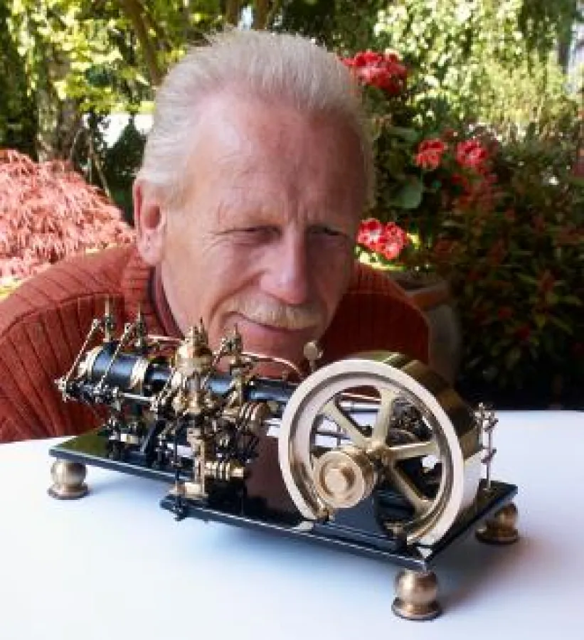 Eberhard Rau mit seiner 8 Ventil Tandem Maschine. Foto: Rau