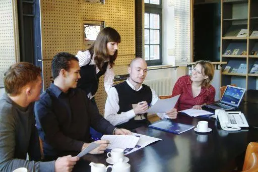 MC Academy: Bildung kennt keine Grenzen Bild: MC Academy: Bildung kennt keine Grenzen