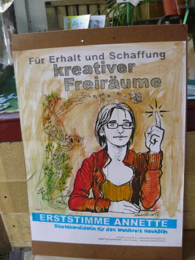 Wahlplakat lowbudget: Gezeichnet, gesetzt, kopiert, besiebdruckt, aufgekleistert und bemalt.