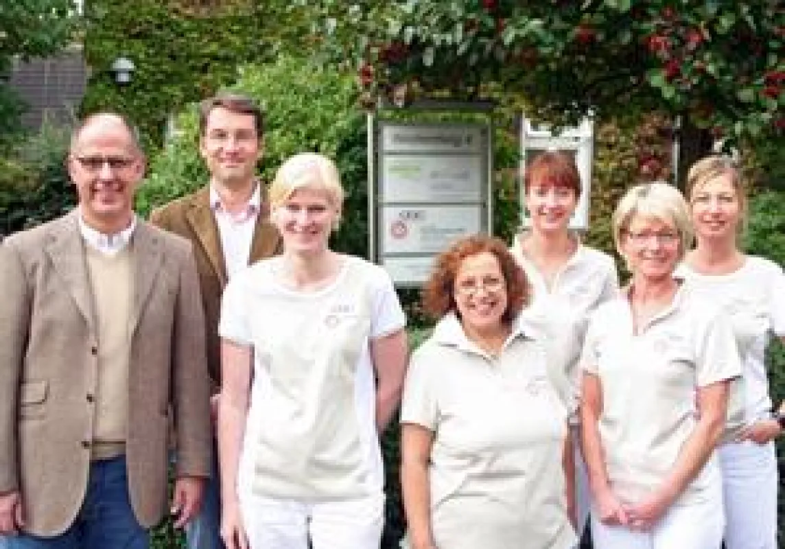 Dr. Peter Boy Andresen (links) und sein Team feierten die CDC-Eröffnung.