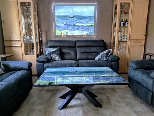 Bild: Bänke, Tische und Wandschmuck mit individuellen Motiven bei MARAMORE