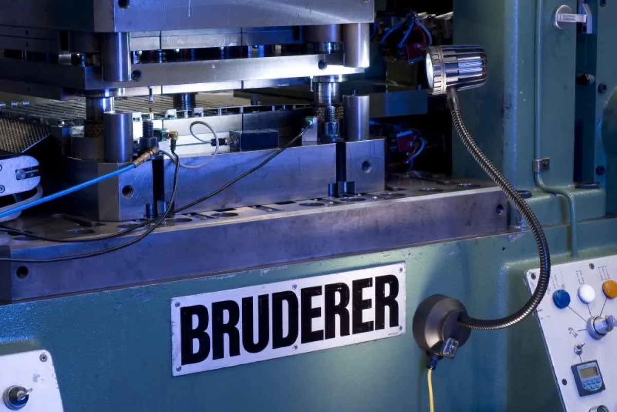 LED Maschinenleuchte an Bruderer Stanzautomat