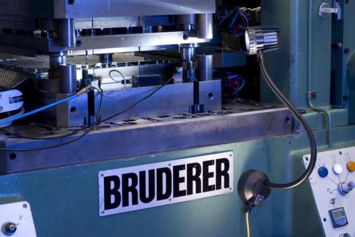 Bild: LED Maschinenleuchte und LED Arbeitsplatzleuchte mit Hochleistungs-LEDs, Made-in-Germany