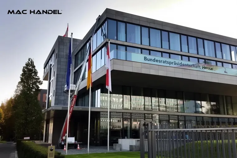 Einen professionellen Möbellift bei MAC Handel & Vermietung für Büroumzug in Berlin mieten Bild: Einen professionellen Möbellift bei MAC Handel & Vermietung für Büroumzug in Berlin mieten