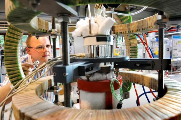 Smarte Sensoren steuern Industrieprozesse von morgen Bild: Smarte Sensoren steuern Industrieprozesse von morgen