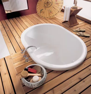 Bild: Luxus-Wannen möbeln Badezimmer auf