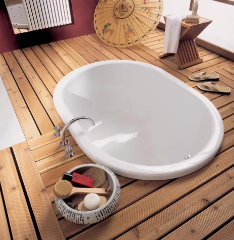 Bild: Luxus-Wannen möbeln Badezimmer auf