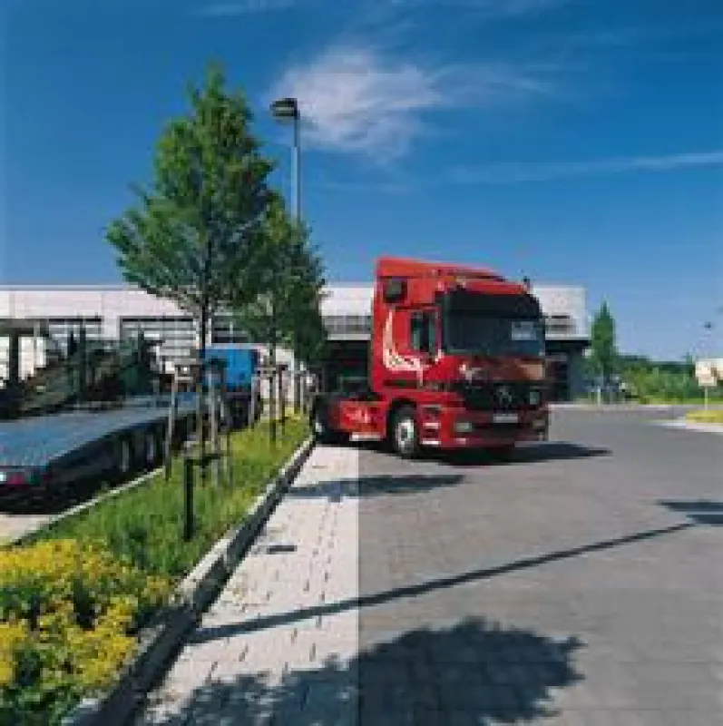 Der Lauenburger Powerblock von hansebeton besteht auch härteste Belastungsproben.