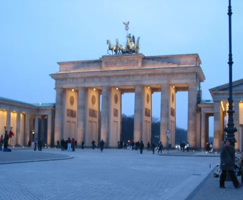 Bild: Dr. Walser Dental: Bundesregierung lädt den Dentalhersteller ein