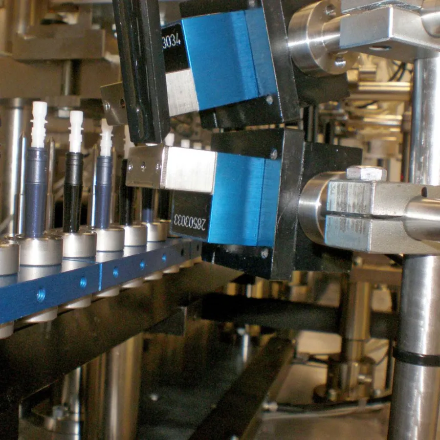 Punktgenauer Ölauftrag mit REA JET EDS Eindüsen-Signiersystem