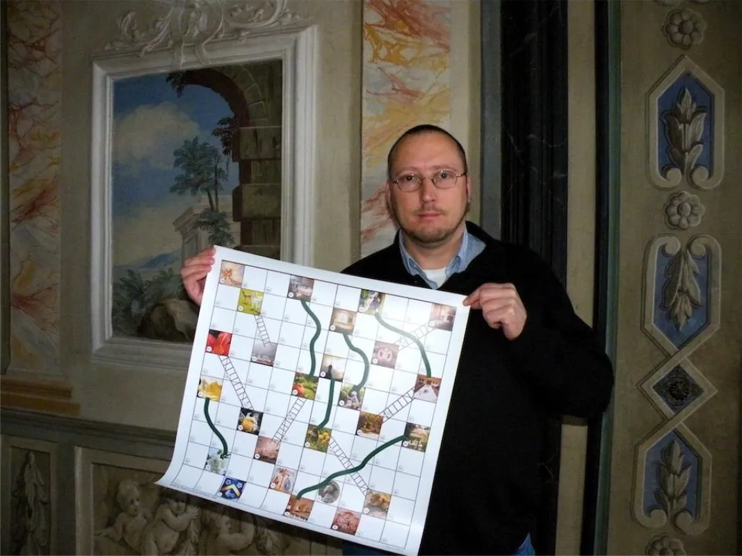 Alexander von Halem mit dem Schloss-Spiel im Freskensaal von Schloss Zeilitzheim (Unterfranken)