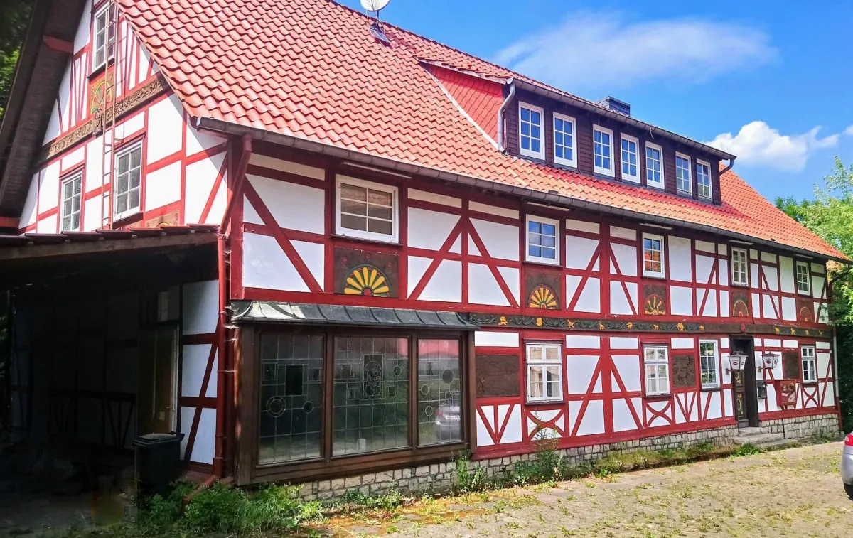 Ein Haus mit ganz viel Raum für Kreativität und künstlerischem Verständnis. Im Außen und Innen.