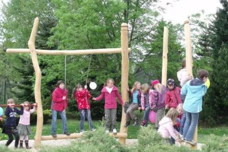 Leo-Club Pirna spendet Kletterkombination Bild: Leo-Club Pirna spendet Kletterkombination