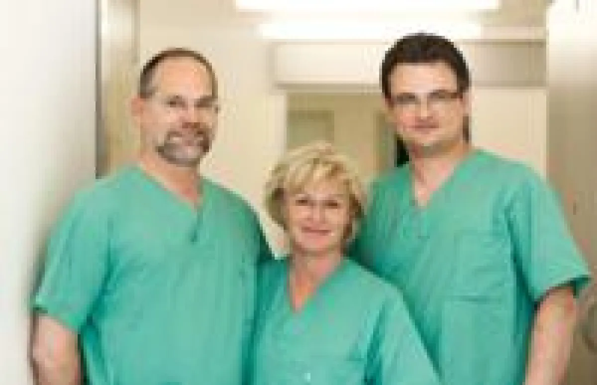 Dr. med. Thomas Wiederspahn-Wilz, Dr. med. Claudia Mendera-Könen und Rolf Kirchner.