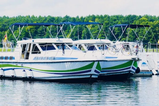 Bild: Urlaub auf dem Wasser - 1. Hausbootflottille Deutschlands