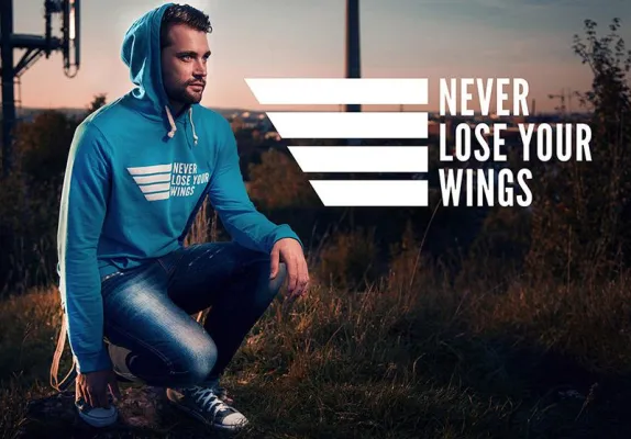 Bild: NEVER LOSE YOUR WINGS verbindet Klamotten mit Abenteuern und Erlebnissen