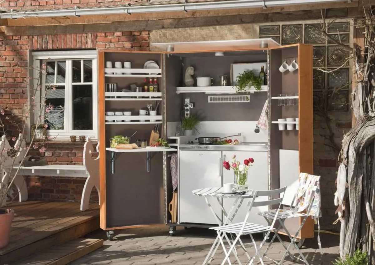 Die selbst gebaute Outdoor-Küche ? im Freien gut geschützt durch Bondex Express Produkte.