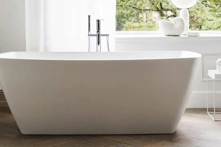 Bild: Die erste weiche Badewanne weltweit: Die Bade-Lounge verbindet Komfort, Sicherheit und individuelles Design