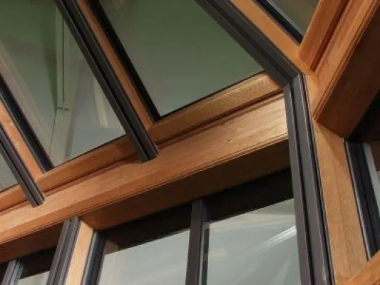 Bild: Nur mit einem Fachbetrieb ist der Wohnkomfort im Glashaus garantiert