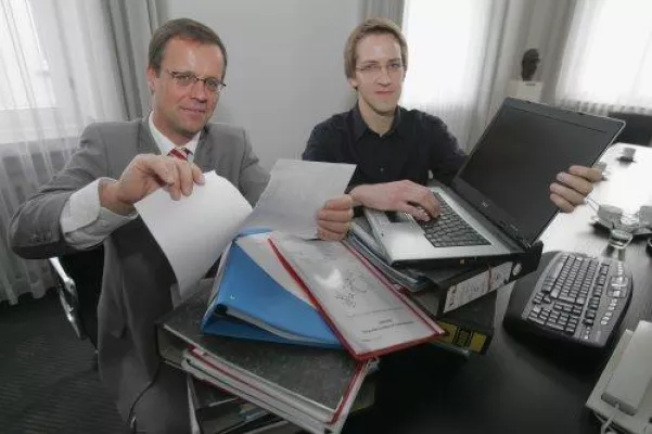 IHK Mittlerer Niederrhein bundesweit Vorreiter: Prüfung papierlos Bild: IHK Mittlerer Niederrhein bundesweit Vorreiter: Prüfung papierlos