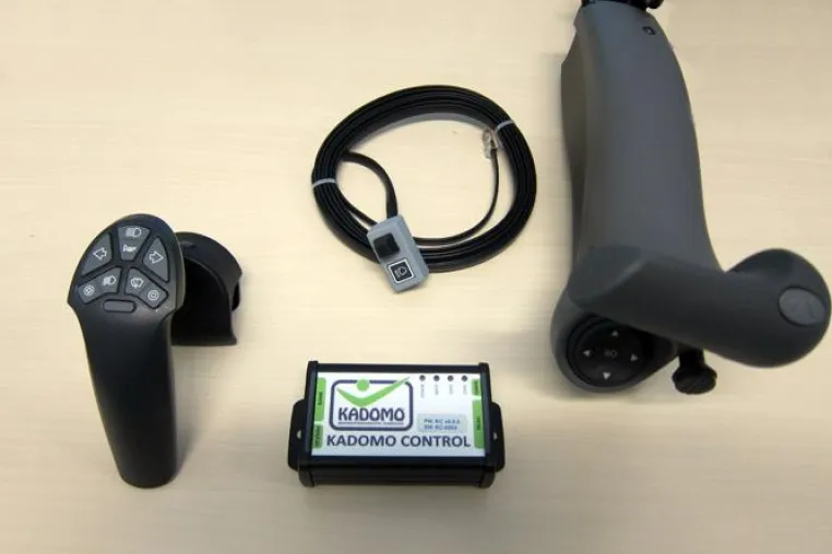 Neues Steuersystem von KADOMO - Mit der CAN-Control-Steuerbox Fahrzeugfunktionen steuern Bild: Neues Steuersystem von KADOMO - Mit der CAN-Control-Steuerbox Fahrzeugfunktionen steuern
