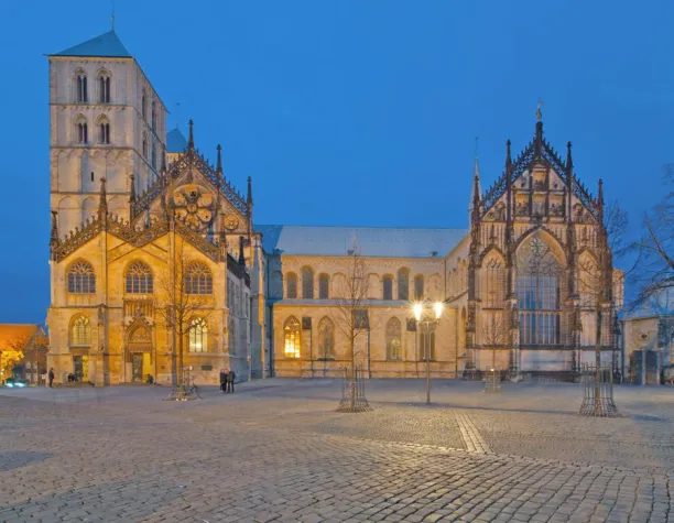 Bild: Zauberhafte Stimmung beim Fotospaziergang in Münster zur Blauen Stunde und Nachtfotografie