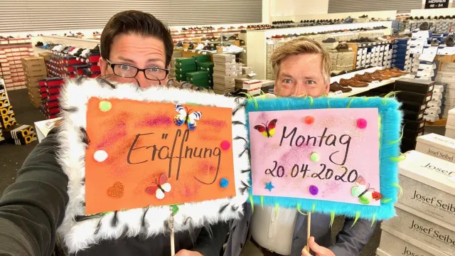 Bild: Corona-Countdown! XL-Damenschuhe und XL-Herrenschuhe ab 20.04. bei schuhplus in Kaltenkirchen