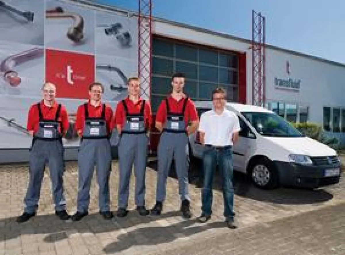 Serviceleiter Christoph Aldrian (rechts im Bild) und sein Service-Team kümmern sich zügig um die Anliegen der Kunden.