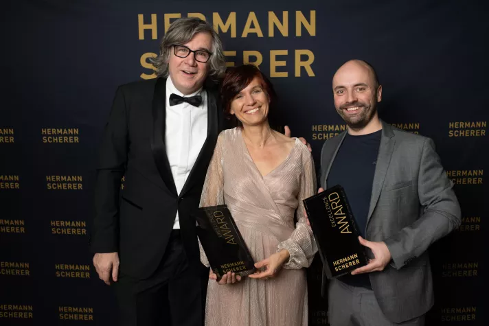 Bild: Urologin Dr. Monika Kibele und Julian Moosmann erhalten den Excellence Award