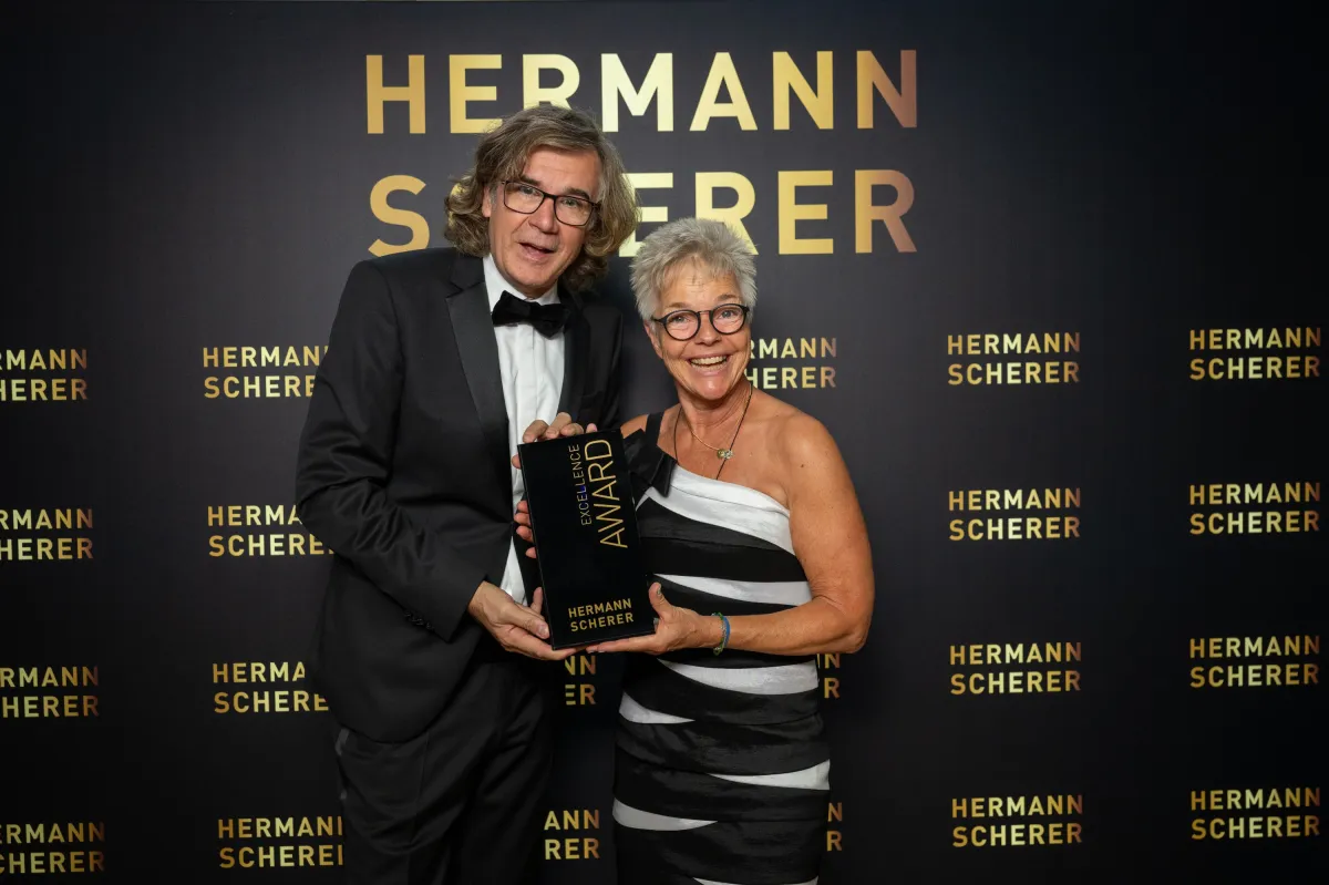 Excellence Award Übergabe durch Hermann Scherer (© Justin Bockey)
