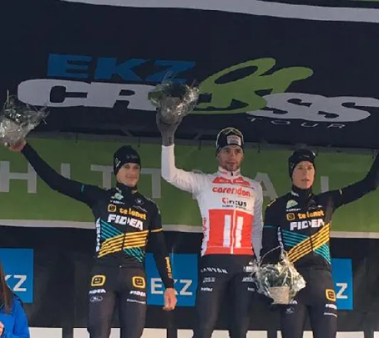 Bild: David Van Poel setzt sich in Hittnau im Cyclo Cross durch.