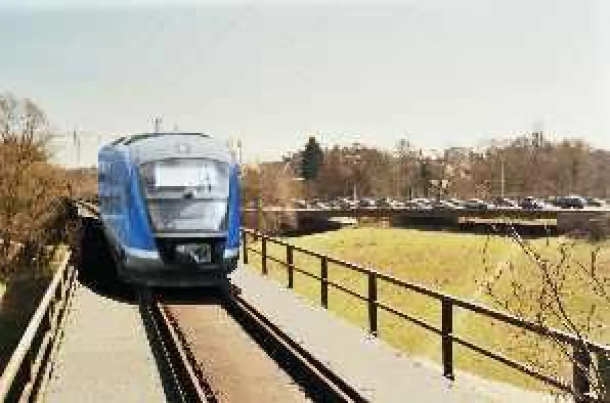 so könnte die Bibertbahn über die Rednitzbrücke bei Nürnberg-Gebersdorf am Stau vorbei fahren