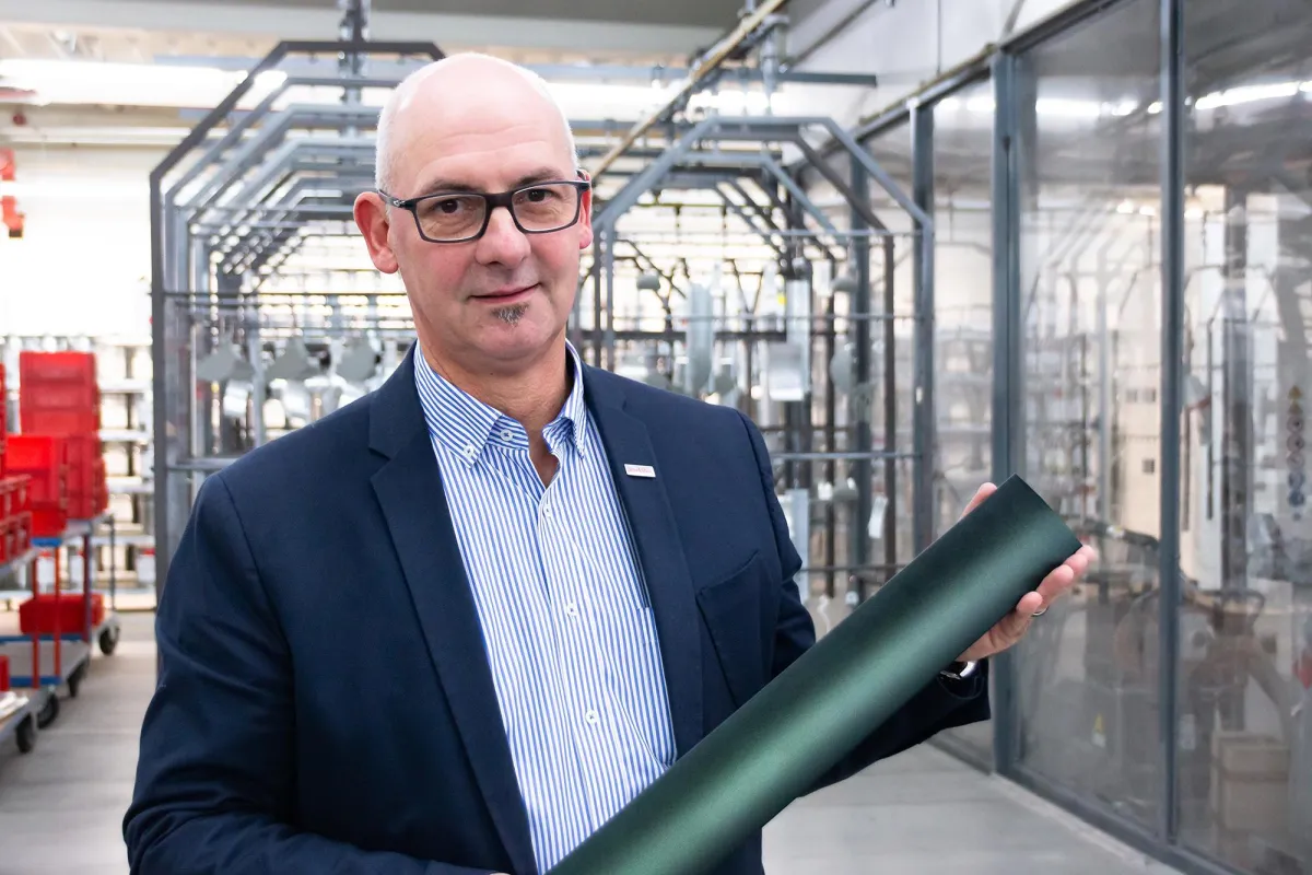 markilux setzt als erster Hersteller metallische Beschichtungen bei seinen Markisen ein.