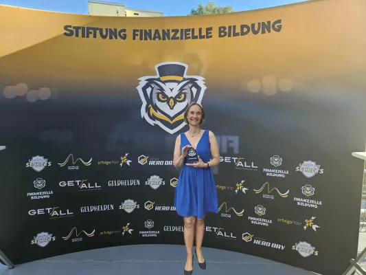 Bild: Silja Reichelt als Botschafterin von der Stiftung Finanzielle Bildung geehrt