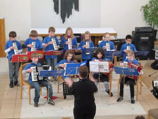 Neue Anfängerkurse für Melodica und Akkordeon ab Juni 2011 Bild: Neue Anfängerkurse für Melodica und Akkordeon ab Juni 2011