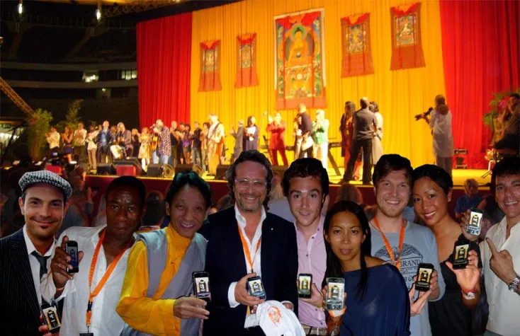 Bild: Das Dalai Lama-Charity App ein voller Erfolg