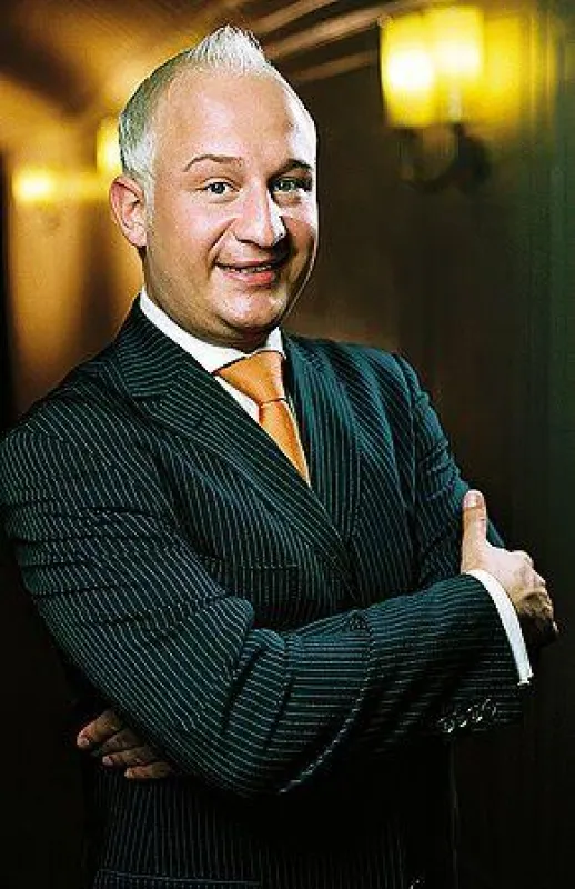 Entertainer Philip Simon