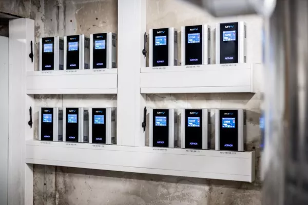 Bild: my-PV speist erstmals Warmwasser aus überschüssiger Photovoltaik-Energie in Wärmenetz ein