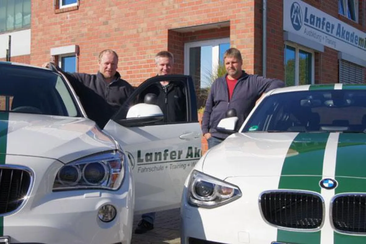 Über einen neuen Fuhrpark und neue Aufgabenbereiche freut sich die Lanfer Akademie