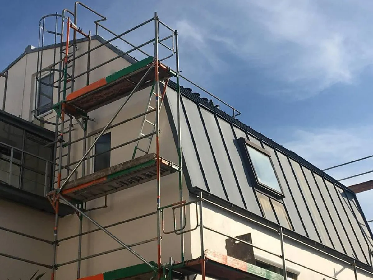 Auf die verputzte Fläche könnte anschließend der Polymere Anstrich als zusätzliche Wärmedämmung au