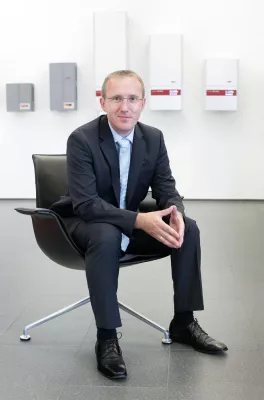 Bild: Intersolar 2013 - Fronius präsentiert erstmalig seinen Hybrid-Wechselrichter