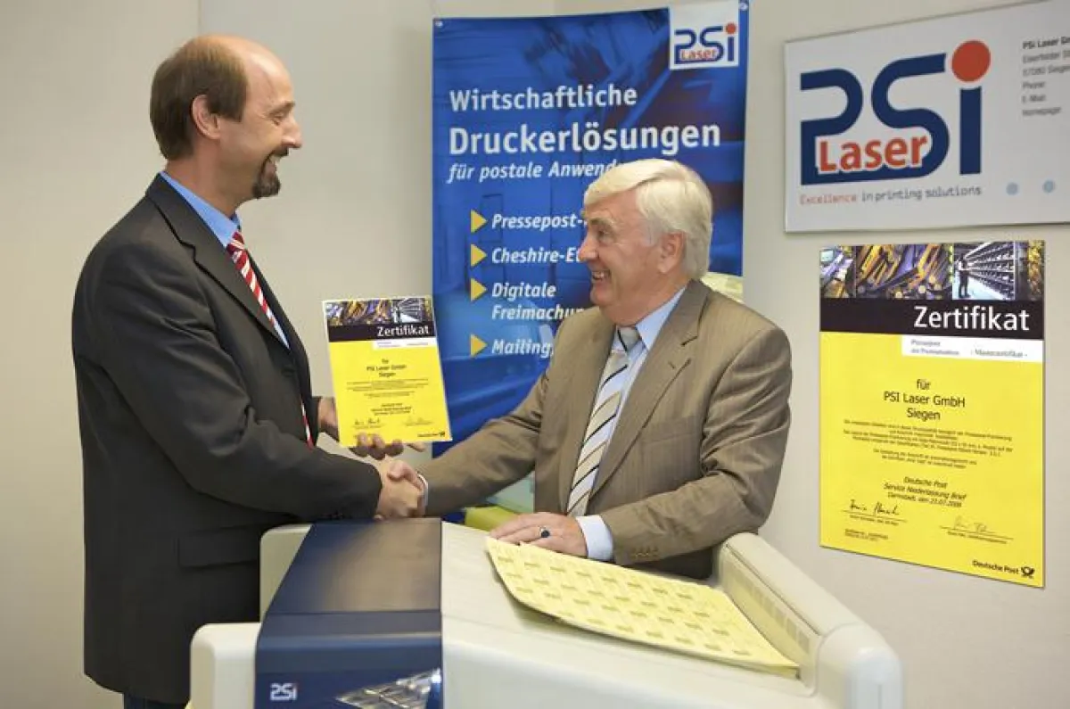 Unser Bild zeigt (v.l.n.r.): Frank Behling, Leiter DM-Center Deutsche Post AG, Eduard Tercic, geschäftsführender Gesellschafter PSi Laser GmbH, Michael Klefisch und Winfried Theede (Vertrieb) und Deni