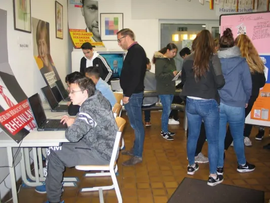 Bild: Aktionen zur Bundestagswahl 2017 im Berufskolleg des CJD Berufsbildungswerkes Frechen